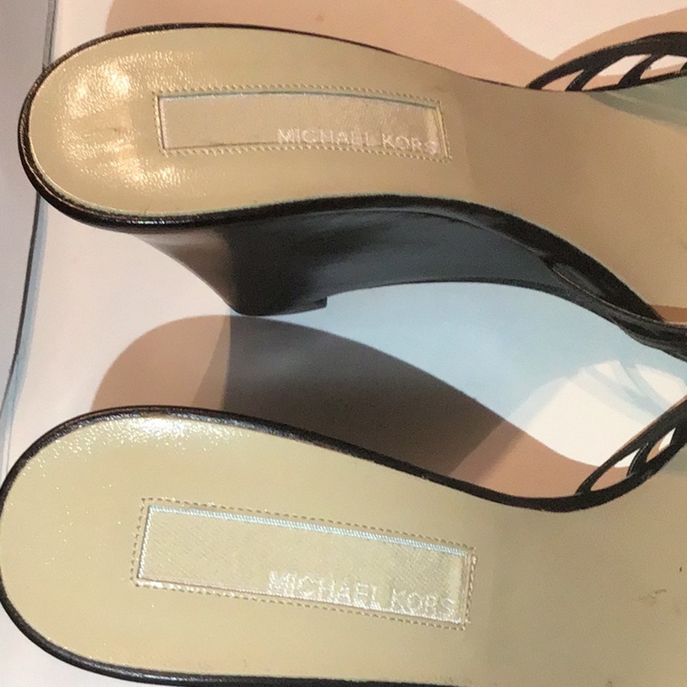 MICHAEL KORS OPEN TOE BLACK LEATHER WEDGES/SANDALS - Picture 13 of 13